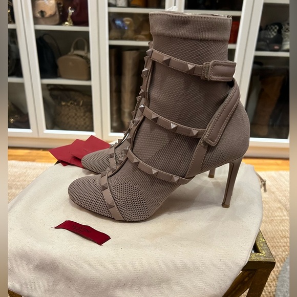 Valentino Garavani Rockstud Bodytech Sock Bootie EU38.5 - Picture 3 of 8